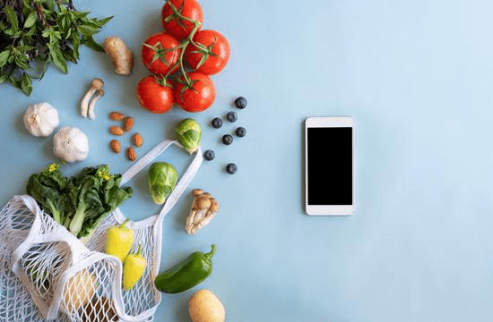 智慧农贸还有手机买菜小程序，消费者在家、公司、学校动动手指头就能买菜